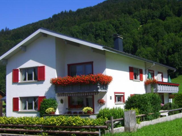 Appartements Gaestehaus Monika Bezau Exterior foto
